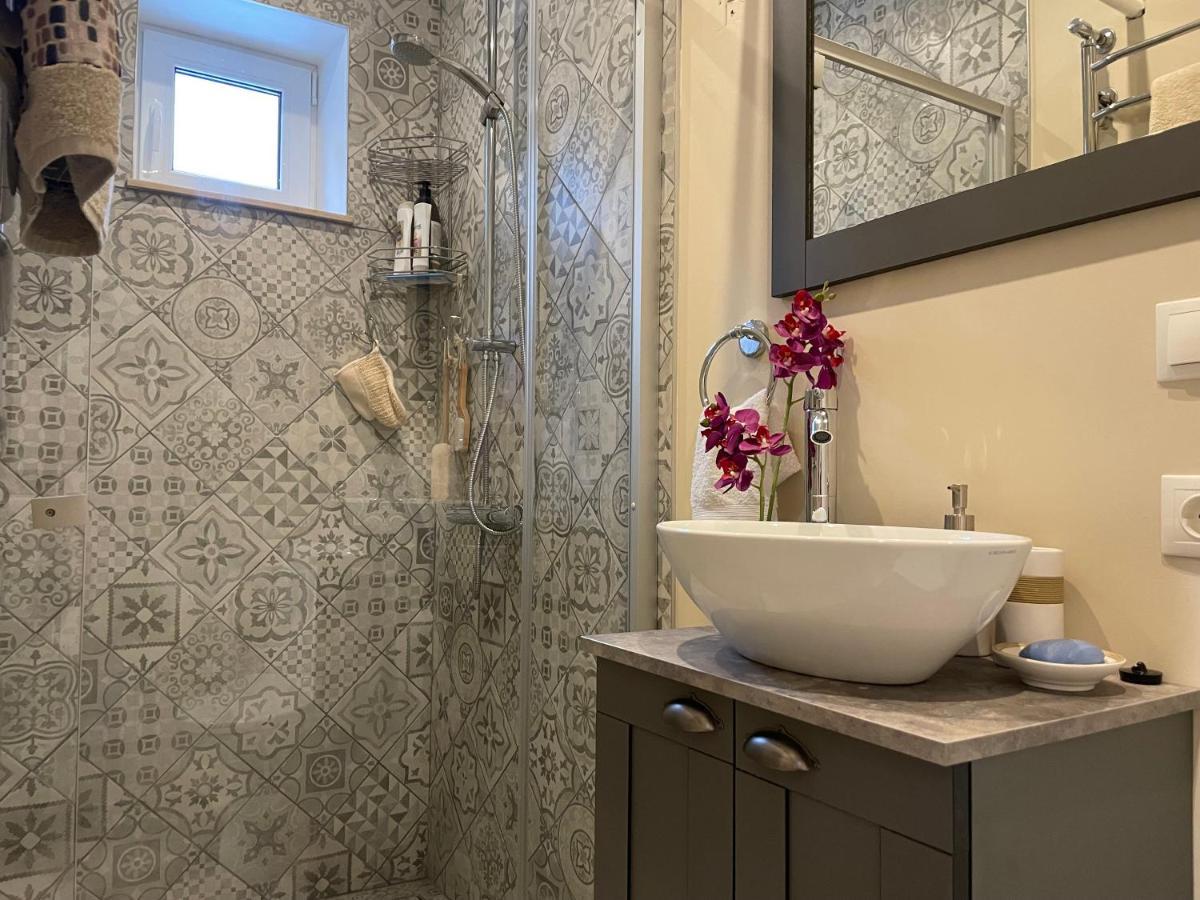 Exquisite 1br Apts In Center W Parking Dzīvoklis